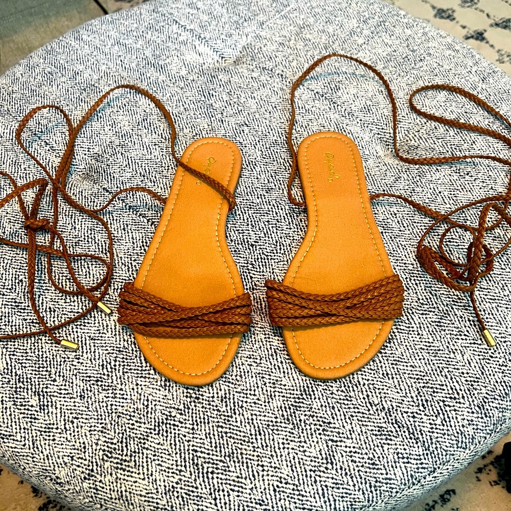 Flat sandals